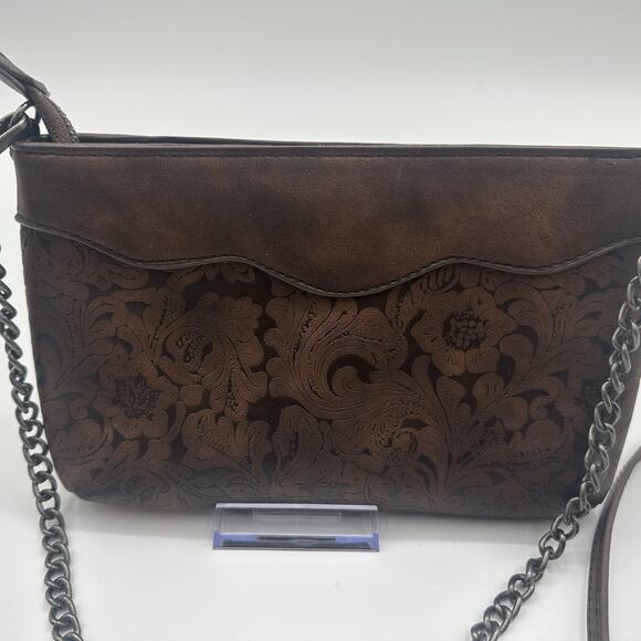 Small‎ Leather Soft Lazer Tooled Crossbody With Silver Studs And Chain Strap - Picture 3 of 4